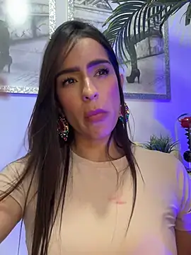 Webcam Model (Mau_White)  is live.Free join now!