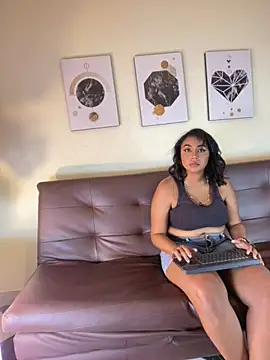 Webcam Model (SamaraDesire)  is live.Free join now!