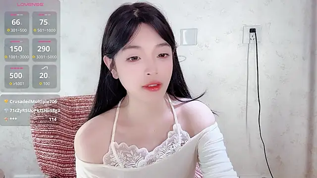 美女Nataalieeeee在线直播