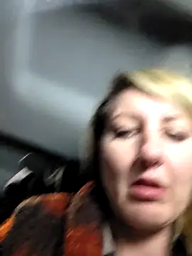 SheIsSomething webcam