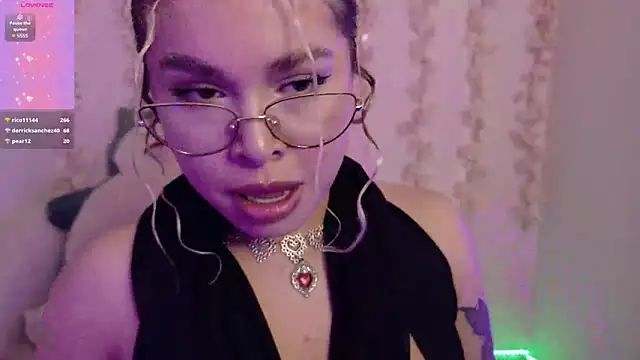 haelycute (F teen) - Tease u softly with boobs