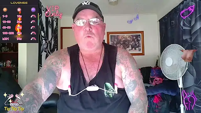 KINKYBLUEYES69 webcam