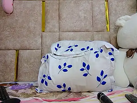 sexy_smiley (F young) - MAKE ME CUM AND SQUIRT