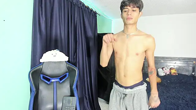 TYLERhHOT2005 webcam