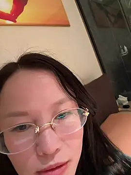 美女Krismil3在线直播