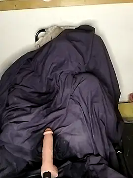 SquirtAssAddict webcam