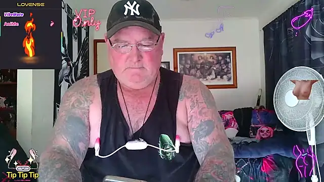 KINKYBLUEYES69 webcam