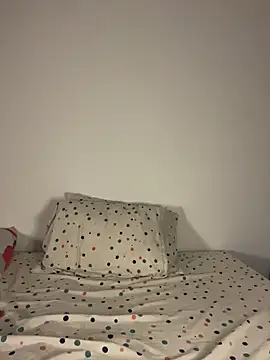 Webcam Model (Leyah__)  is live.Free join now!