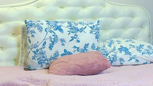 LadySweetWife webcam