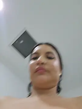 Pretty_Julieta webcam