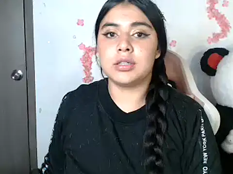 sophiadaza666 (F teen) - show pussy