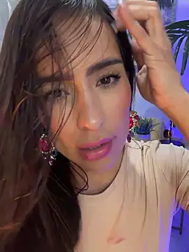 mau_white (F milf) - show pussy and sexy dance