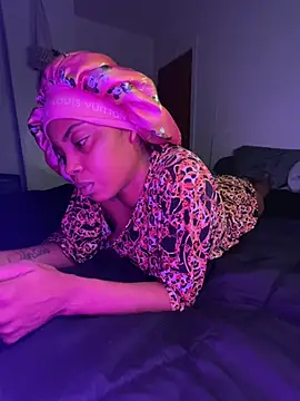 TheRealOshunQueen webcam