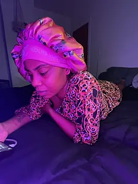 TheRealOshunQueen webcam