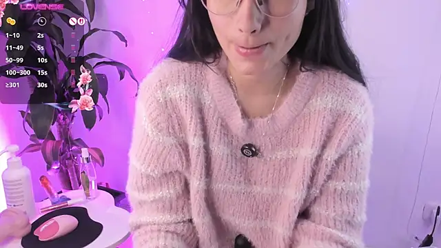 NayeCloud live sex cam