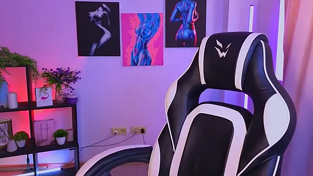 Live sex cam of ElenaMonroe