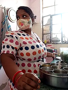 Webcam Model (CUTE-LOVE-SWEETS)  is live.Free join now!