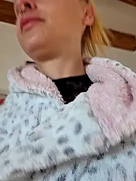 kylie_blck (F young) - SpreadPussy zoom+1LIVEPIC