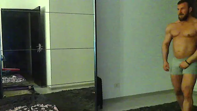 muscularkevin (M young) - 25 flash,creamy cum at goal :x