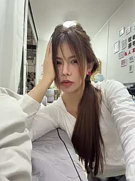 美女Selenaaaaa-在线直播