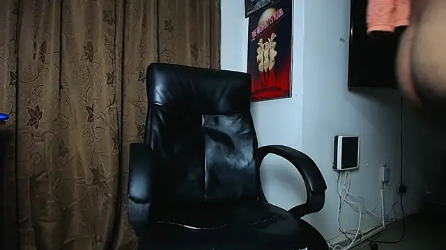 Junaiker_roa1 webcam stripchat model stream image