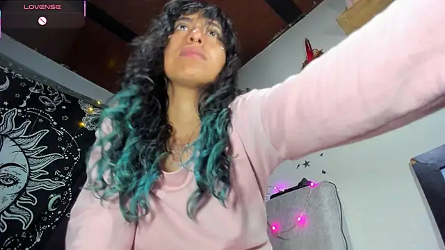 puepleholly - Puepleholly's free webcam - UK Sex Cams