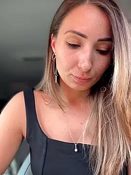 Webcam Model (Wonder_Kari)  is live.Free join now!