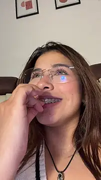 crystal_bunny7's Stripchat show and profile