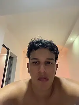 Leo_Savage_ webcam
