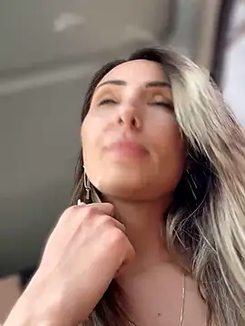 Webcam Model (Wonder_Kari)  is live.Free join now!