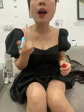 Ivy_Trix2 webcam stripchat model stream image