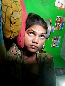 Webcam Model (Jooli_cuty)  is live.Free join now!