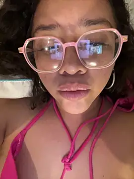 Vivi_Kvsh Live Webcam on Stripchat