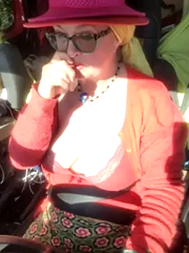 Webcam Model (Hot-Muci)  is live.Free join now!