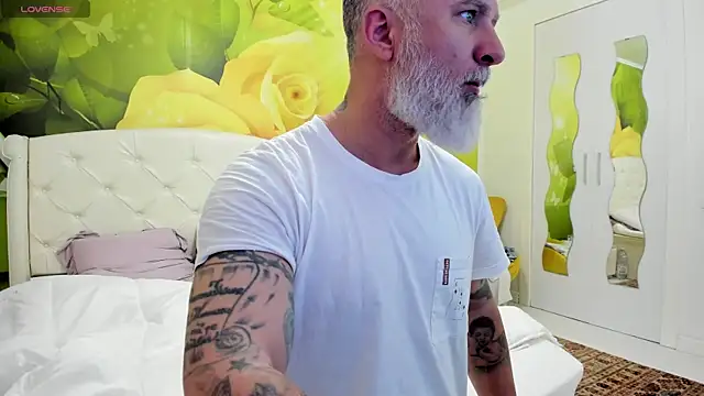 blowmyxxl - BlowMyXXL's free webcam - UK Sex Cams