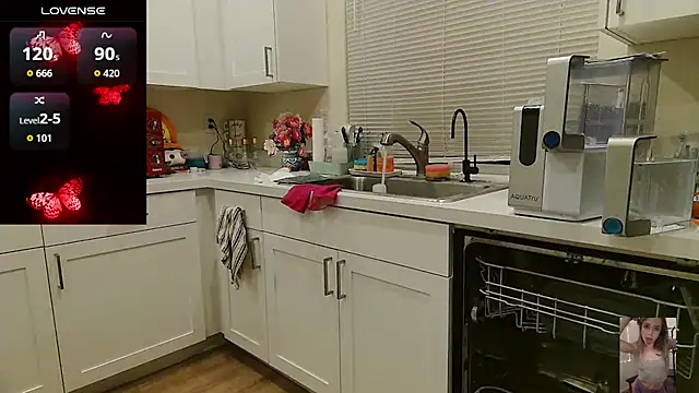 Blondiewithanass webcam