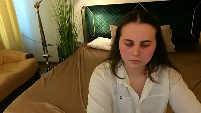 mikafoxy - MikaFoxy's free webcam - UK Sex Cams