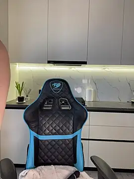 curlylara (G young) - Have a nice weekend, Lara.😻