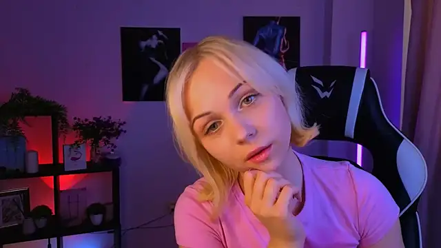 elenamonroe (F young) - oil on boobs