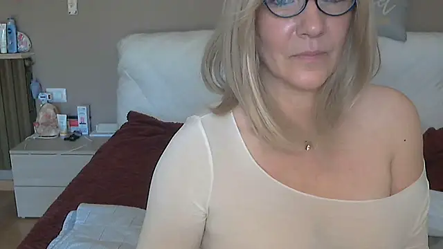 -k-- (F mature) - naked