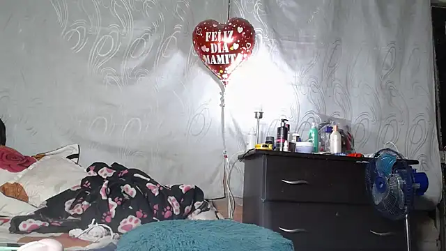 CataleyaRosee webcam