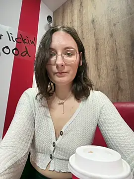 The_Snowwhitee's live cam