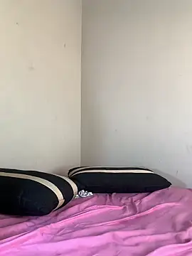 StrawberryXpeach webcam