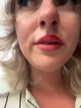 RonnieKiss live sex cam