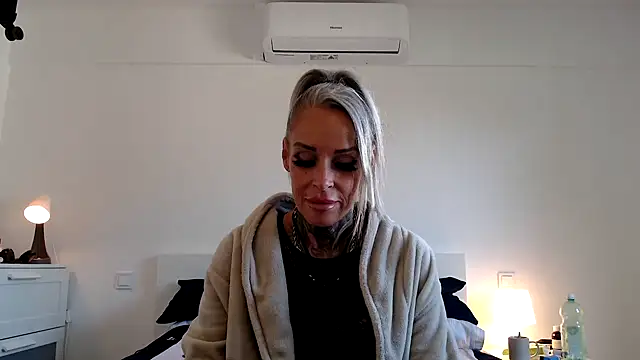 Sophie-Logan-Ink webcam