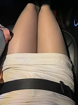 美女littleqiu在线直播