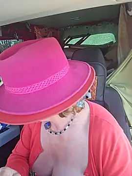 Webcam Model (Hot-Muci)  is live.Free join now!