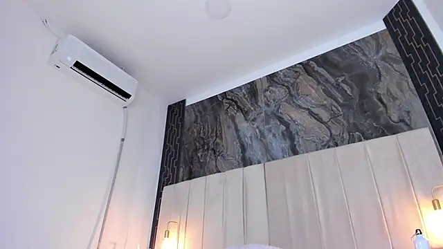 sarita_rouzze webcam