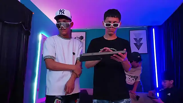 Marcus_and_Tony webcam