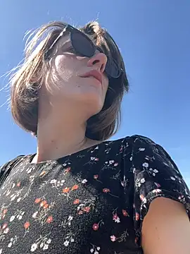 Webcam Model (Kamorana)  is live.Free join now!